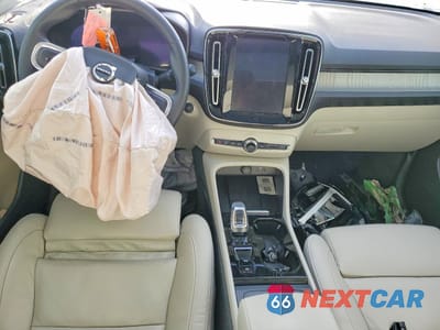Zdjęcie 8 z 14 samochodu: 2023 VOLVO XC40 PLUS VIN:YV4L12UL4P2097208 - miniatura