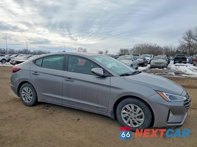 Czwarte zdjęcie samochodu z boku: 2020 HYUNDAI ELANTRA SE VIN:KMHD74LF8LU942813 - miniatura