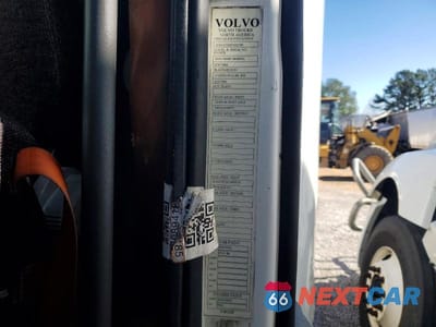Zdjęcie 10 z 10 samochodu: 2015 VOLVO VNL SEMI TRUCK VIN:4V4N19TG6FN922790 - miniatura