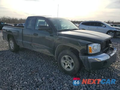 Czwarte zdjęcie samochodu z boku: 2005 DODGE DAKOTA SLT VIN:1D7HW42N15S315537 - miniatura