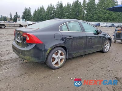 Trzecie zdjęcie samochodu z tyłu: 2013 VOLVO S60 T5 VIN:YV1612FH2D2186922 - miniatura
