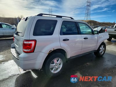 Trzecie zdjęcie samochodu z tyłu: 2011 FORD ESCAPE XLT VIN:1FMCU0D74BKA87090 - miniatura