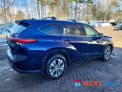 Trzecie zdjęcie samochodu z tyłu: 2021 TOYOTA HIGHLANDER HYBRID XLE VIN:5TDGBRCH6MS525842 - miniatura