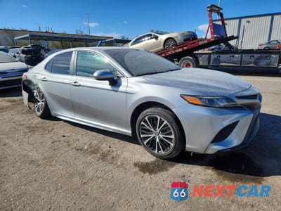 Czwarte zdjęcie samochodu z boku: 2018 TOYOTA CAMRY SE VIN:4T1B11HK2JU095975 - miniatura