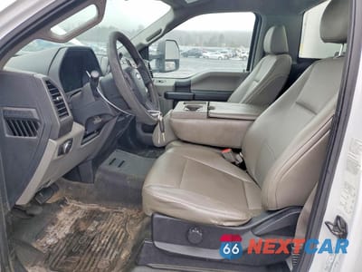 Zdjęcie 7 z 12 samochodu: 2019 FORD F450 SUPER DUTY VIN:1FDUF4GY3KDA10869 - miniatura