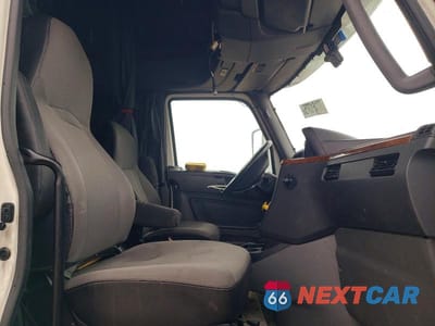 Piąte zdjęcie samochodu w środku: 2021 INTERNATIONAL LT625 SEMI TRUCK VIN:3HSDZAPR6MN845635 - miniatura