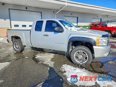 Czwarte zdjęcie samochodu z boku: 2011 CHEVROLET SILVERADO K1500 LT VIN:1GCRKSE37BZ192628 - miniatura