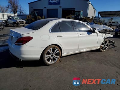Trzecie zdjęcie samochodu z tyłu: 2015 MERCEDES-BENZ C 300 VIN:55SWF4JB3FU095114 - miniatura