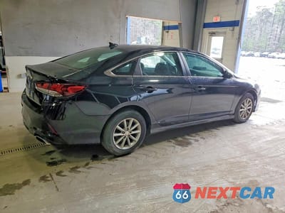 Trzecie zdjęcie samochodu z tyłu: 2018 HYUNDAI SONATA SE VIN:5NPE24AF1JH726576 - miniatura