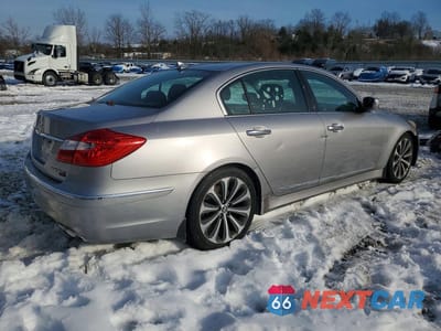 Trzecie zdjęcie samochodu z tyłu: 2013 HYUNDAI GENESIS 5.0L VIN:KMHGC4DH4DU221284 - miniatura