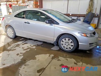 Czwarte zdjęcie samochodu z boku: 2009 HONDA CIVIC DX VIN:2HGFG11239H007594 - miniatura