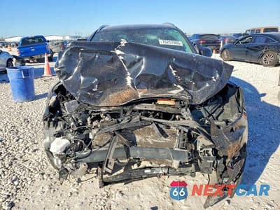 Piąte zdjęcie samochodu w środku: 2022 VOLVO XC40 T5 MOMENTUM VIN:YV4162UK1N2759551 - miniatura