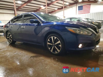 Czwarte zdjęcie samochodu z boku: 2018 NISSAN ALTIMA 2.5 SR VIN:1N4AL3AP2JC109445 - miniatura