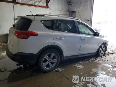 Trzecie zdjęcie samochodu z tyłu: 2015 TOYOTA RAV4 XLE VIN:JTMRFREV3FD131214 - miniatura