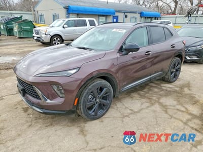 2025 BUICK ENVISION SPORT TOURING LRBFZLE41SD087981 - główne zdjęcie licytacji z USA - miniatura