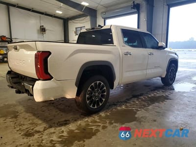 Trzecie zdjęcie samochodu z tyłu: 2026 TOYOTA TUNDRA VIN:5TFJA5DB4TX368476 - miniatura