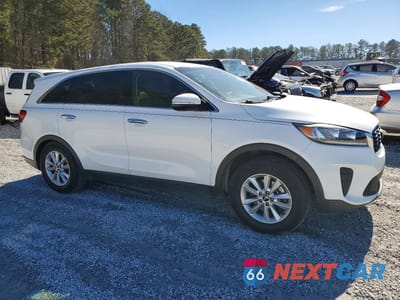 Czwarte zdjęcie samochodu z boku: 2019 KIA SORENTO LX VIN:5XYPG4A53KG580563 - miniatura