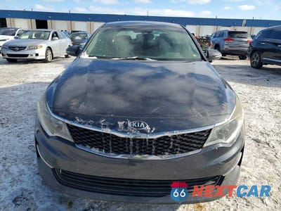 Piąte zdjęcie samochodu w środku: 2017 KIA OPTIMA LX VIN:5XXGT4L30HG131202 - miniatura