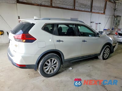 Trzecie zdjęcie samochodu z tyłu: 2017 NISSAN ROGUE SV VIN:5N1AT2MV2HC860971 - miniatura