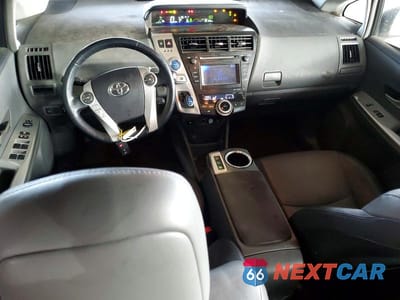 Zdjęcie 8 z 12 samochodu: 2013 TOYOTA PRIUS V VIN:JTDZN3EUXD3193025 - miniatura