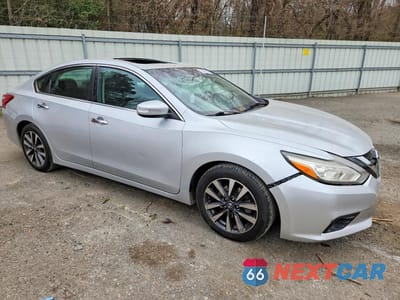 Czwarte zdjęcie samochodu z boku: 2017 NISSAN ALTIMA 2.5 VIN:1N4AL3AP0HC212888 - miniatura
