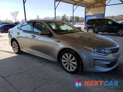 Czwarte zdjęcie samochodu z boku: 2017 KIA OPTIMA EX VIN:5XXGU4L32HG160715 - miniatura