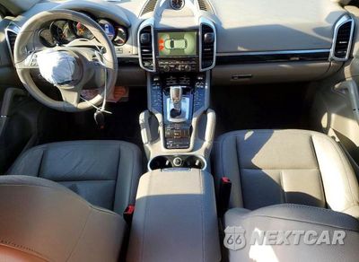 Zdjęcie 8 z 12 samochodu: 2013 PORSCHE CAYENNE VIN:WP1AF2A29DLA21625 - miniatura