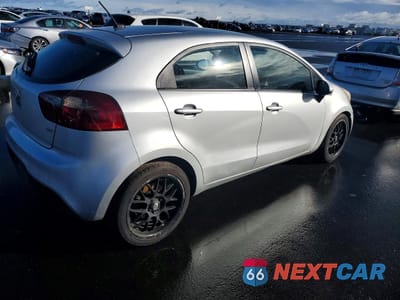 Trzecie zdjęcie samochodu z tyłu: 2013 KIA RIO 5-DOOR LX VIN:KNADM5A33D6225606 - miniatura