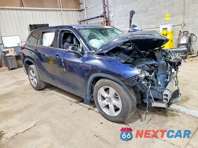 Czwarte zdjęcie samochodu z boku: 2022 TOYOTA HIGHLANDER L VIN:5TDCZRAH0NS130487 - miniatura