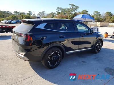 Trzecie zdjęcie samochodu z tyłu: 2026 KIA SPORTAGE EX VIN:5XYK33DF2TG354763 - miniatura