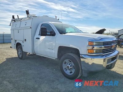 Czwarte zdjęcie samochodu z boku: 2015 CHEVROLET SILVERADO 2500 UTILITY / SERVICE TR VIN:1GC0CUEG2FZ545223 - miniatura