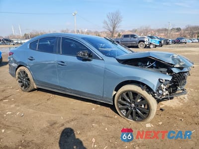 Czwarte zdjęcie samochodu z boku: 2023 MAZDA 3 PREFERRED VIN:3MZBPACM2PM377748 - miniatura