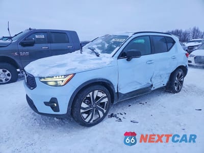 2025 VOLVO XC40 PLUS YV4L12UCXS2465867 - główne zdjęcie licytacji z USA - miniatura