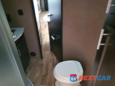 Piąte zdjęcie samochodu w środku: 2016 JAYCO OCTANE VIN:1UJBJSBS8G1VF0093 - miniatura