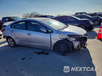 Czwarte zdjęcie samochodu z boku: 2015 KIA FORTE LX VIN:KNAFX4A68F5392363 - miniatura