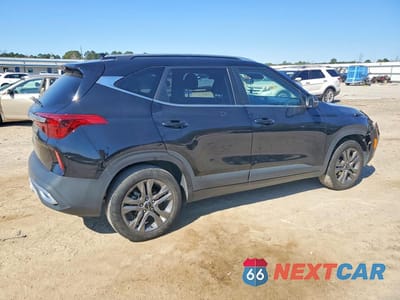 Trzecie zdjęcie samochodu z tyłu: 2023 KIA SELTOS S VIN:KNDEU2AA4P7438194 - miniatura
