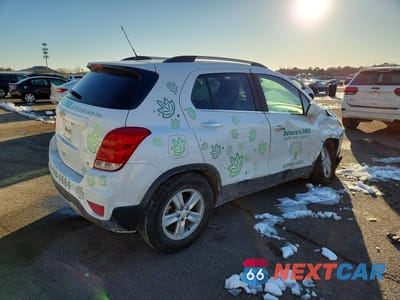 Trzecie zdjęcie samochodu z tyłu: 2019 CHEVROLET TRAX 1LT VIN:KL7CJPSBXKB815859 - miniatura