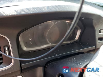 Zdjęcie 9 z 12 samochodu: 2015 VOLVO V60 PREMIER+ VIN:YV140MEC4F1204521 - miniatura