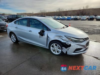 Czwarte zdjęcie samochodu z boku: 2016 CHEVROLET CRUZE LT VIN:1G1BE5SM8G7285368 - miniatura