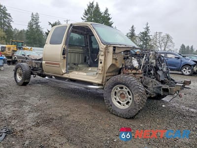 Czwarte zdjęcie samochodu z boku: 2004 CHEVROLET SILVERADO K2500 HEAVY DUTY VIN:1GCHK291X4E134723 - miniatura