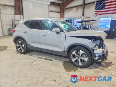 Czwarte zdjęcie samochodu z boku: 2025 VOLVO XC40 CORE VIN:YV4L12UJ6S2475097 - miniatura
