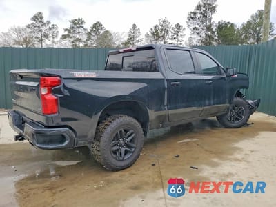 Trzecie zdjęcie samochodu z tyłu: 2021 CHEVROLET SILVERADO K1500 LT TRAIL BOSS VIN:1GCPYFEDXMZ363834 - miniatura