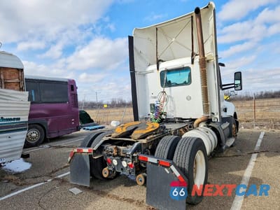 Czwarte zdjęcie samochodu z boku: 2016 KENWORTH T680 SEMI TRUCK VIN:1XKYA48X1GJ496573 - miniatura