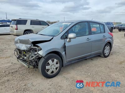 2011 NISSAN VERSA 1.8 S 3N1BC1CP7BL390845 - główne zdjęcie licytacji z USA - miniatura