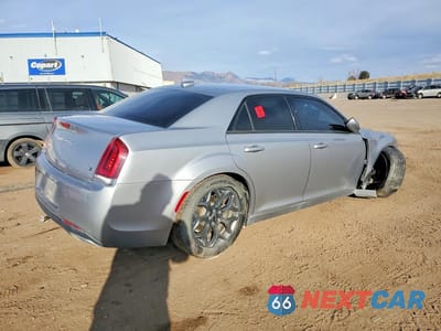 Trzecie zdjęcie samochodu z tyłu: 2018 CHRYSLER 300 S VIN:2C3CCAGG7JH240760 - miniatura