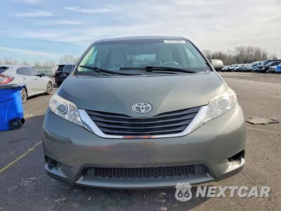 Piąte zdjęcie samochodu w środku: 2014 TOYOTA SIENNA LE 8-PASSENGER VIN:5TDKK3DC6ES492580 - miniatura