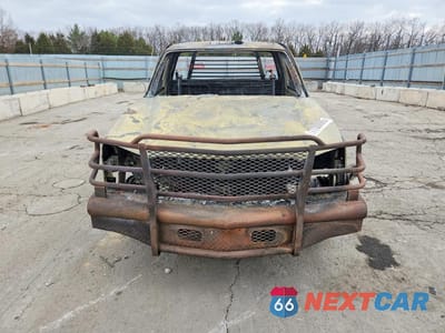 Piąte zdjęcie samochodu w środku: 2004 CHEVROLET SILVERADO K3500 VIN:1GBJK34284E303259 - miniatura
