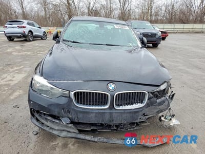 Piąte zdjęcie samochodu w środku: 2016 BMW 320 XI VIN:WBA8E5G50GNU20113 - miniatura