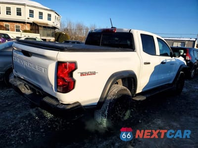 Trzecie zdjęcie samochodu z tyłu: 2023 CHEVROLET COLORADO TRAIL BOSS VIN:1GCPTEEKXP1238701 - miniatura