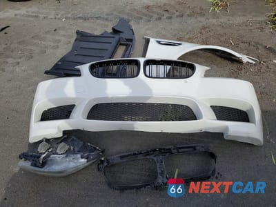 Zdjęcie 12 z 13 samochodu: 2013 BMW Motorrad M5 VIN:WBSFV9C58DC773304 - miniatura